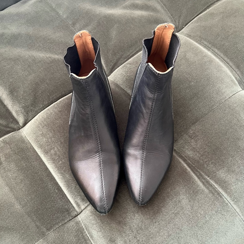John Fluevog 
Electricity Pointed Chelsea Boot
Size 6